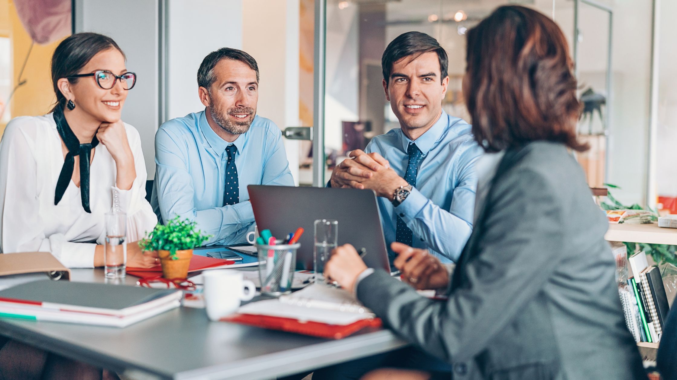 team di procurement management per la gestione delle relazioni con i fornitori